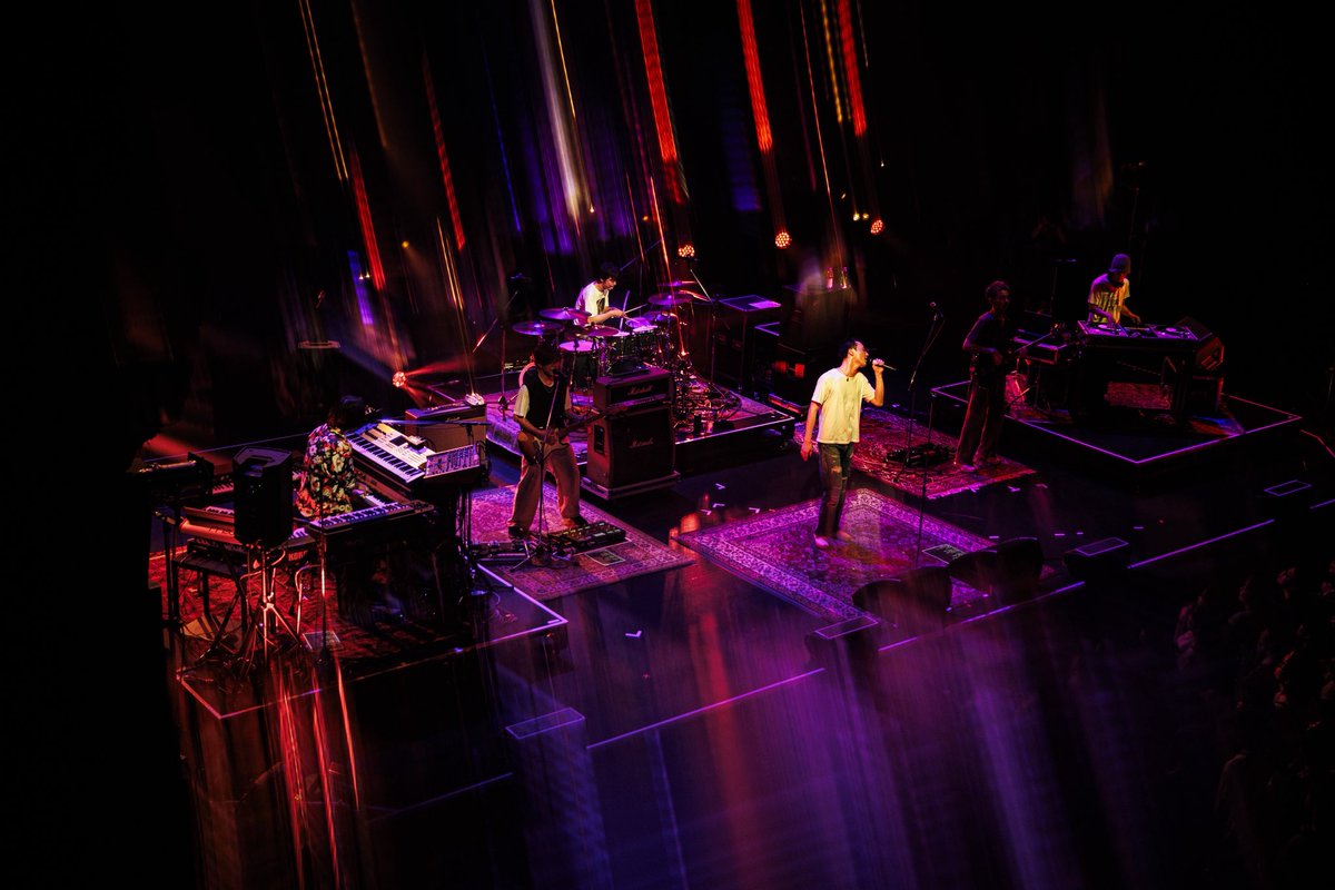 suchmoz's tweet photo. Suchmos The Blow Your Mind TOUR 2026 Zepp Fukuoka

共演の長岡さんバンド、沢山の新曲とフレッシュなエネルギーとても刺激的でした！

福岡の豚骨ラーメンに辛子高菜と紅生姜を自由にトッピングできる文化愛してます。

ありがとう！また来ます！

Kaiki Ohara

#SCM_TBYM
#Suchmos
#長岡亮介
Photo by 勝村祐紀

全国アリーナワンマンツアー
『Suchmos BAY SIDE TOUR 2027』

チケットオフィシャル一次先行(抽選)は
明日 5月31日(日) 23:59まで🎫
https://t.co/6q5UTPblgA