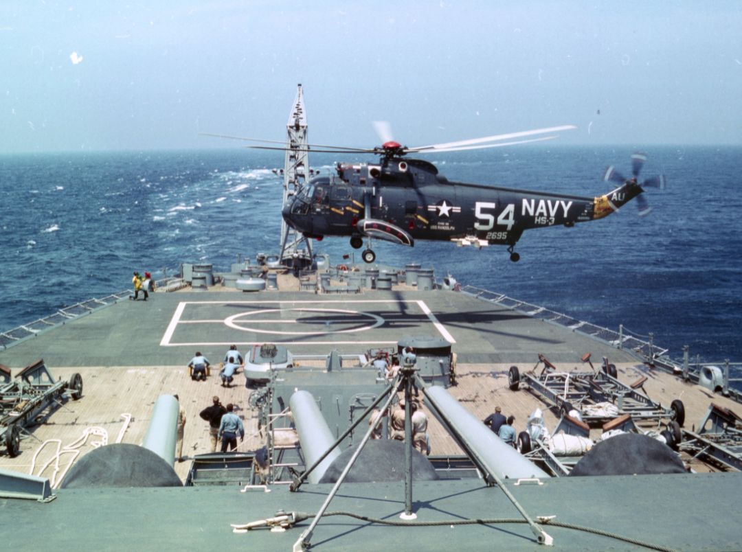 BattleshipNJ's tweet photo. May 24, 1968. A Navy H-3 Sea King helicopter from Helicopter Antisubmarine Squadron 3 lands on the fantail of Battleship New Jersey during underway training. The Battleship was two days from deployment to Vietnam.
#Flightops https://t.co/QZvzcUwXud