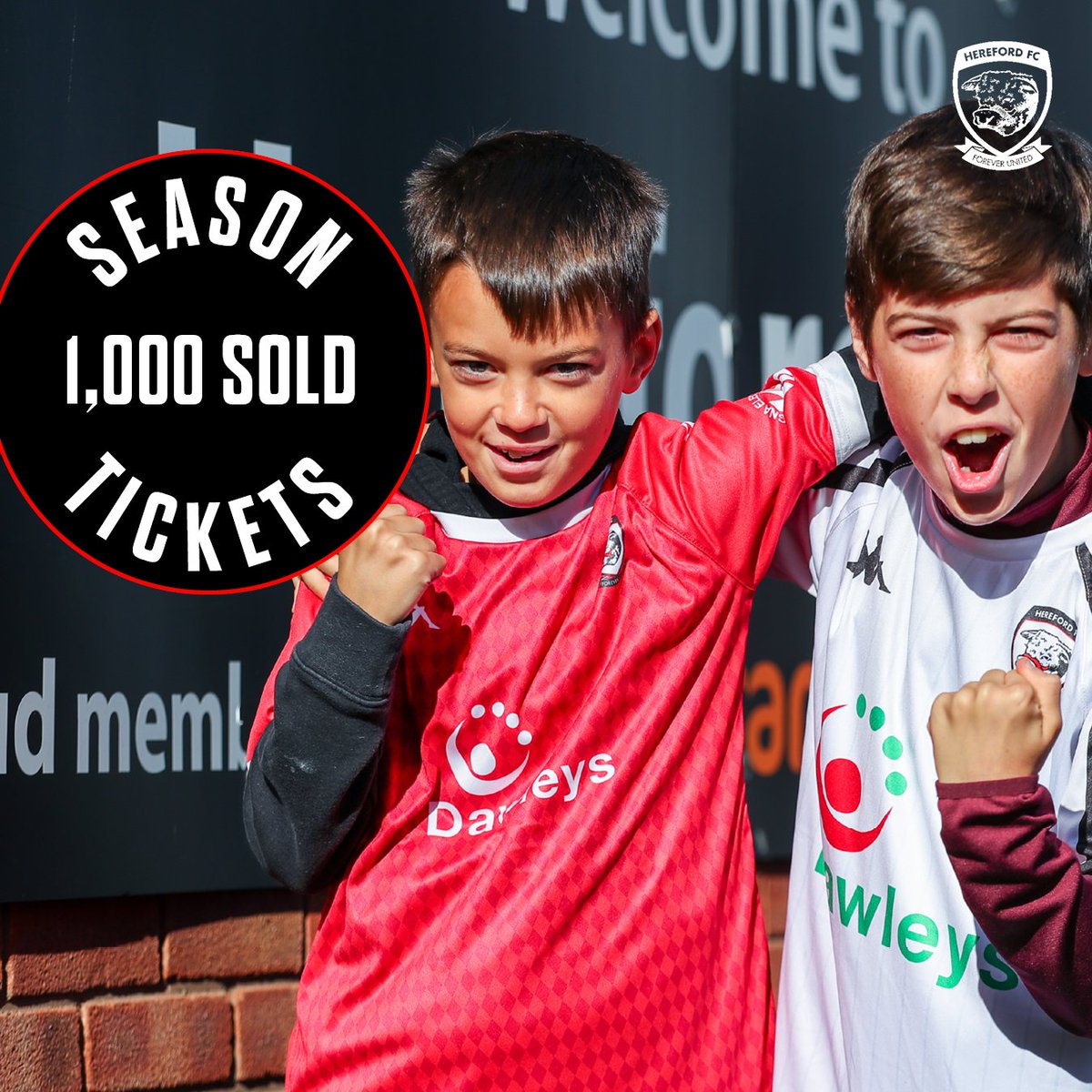 HerefordFC's tweet photo. 1️⃣0️⃣0️⃣0️⃣ Four figures! Let's keep going 🙌

Remember, the Early Bird rate ends on Sunday night. Grab your season ticket online now ⬇️

🎟️ https://t.co/MPwGcYujzd

Or spread the cost over four instalments

🔢 https://t.co/JoT9shVt1L

#COYW 🐮 https://t.co/l29Kkr3Z6F