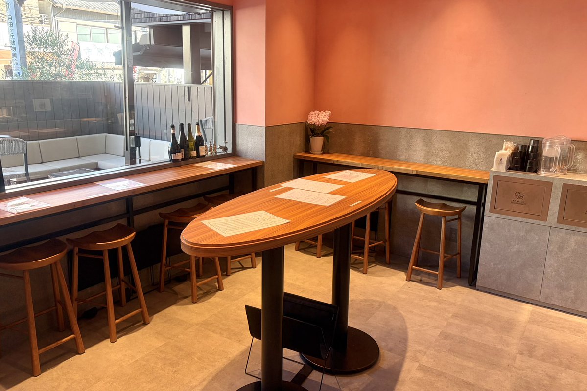 gourmet_nagoya's tweet photo. 覚王山にシェ・シバタの新店『TASTE OF SHIBATA』がオープン

塩キャラメルクリームの生ドーナツ、具沢山フォカッチャサンドなどを豊富なドリンクメニューと味わうことができます https://t.co/6B7NjCDHGq