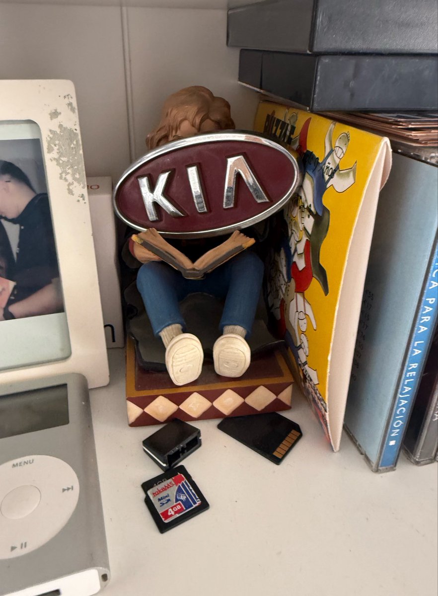 PrimmDj's tweet photo. Hermione cállate la puta boca y sujeta la insignia del Kia shuma que tuve https://t.co/5OIRGE9Gw2