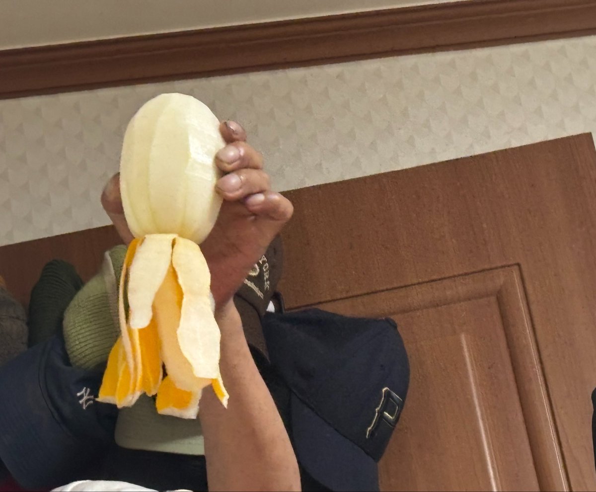 안유명한 tweet media