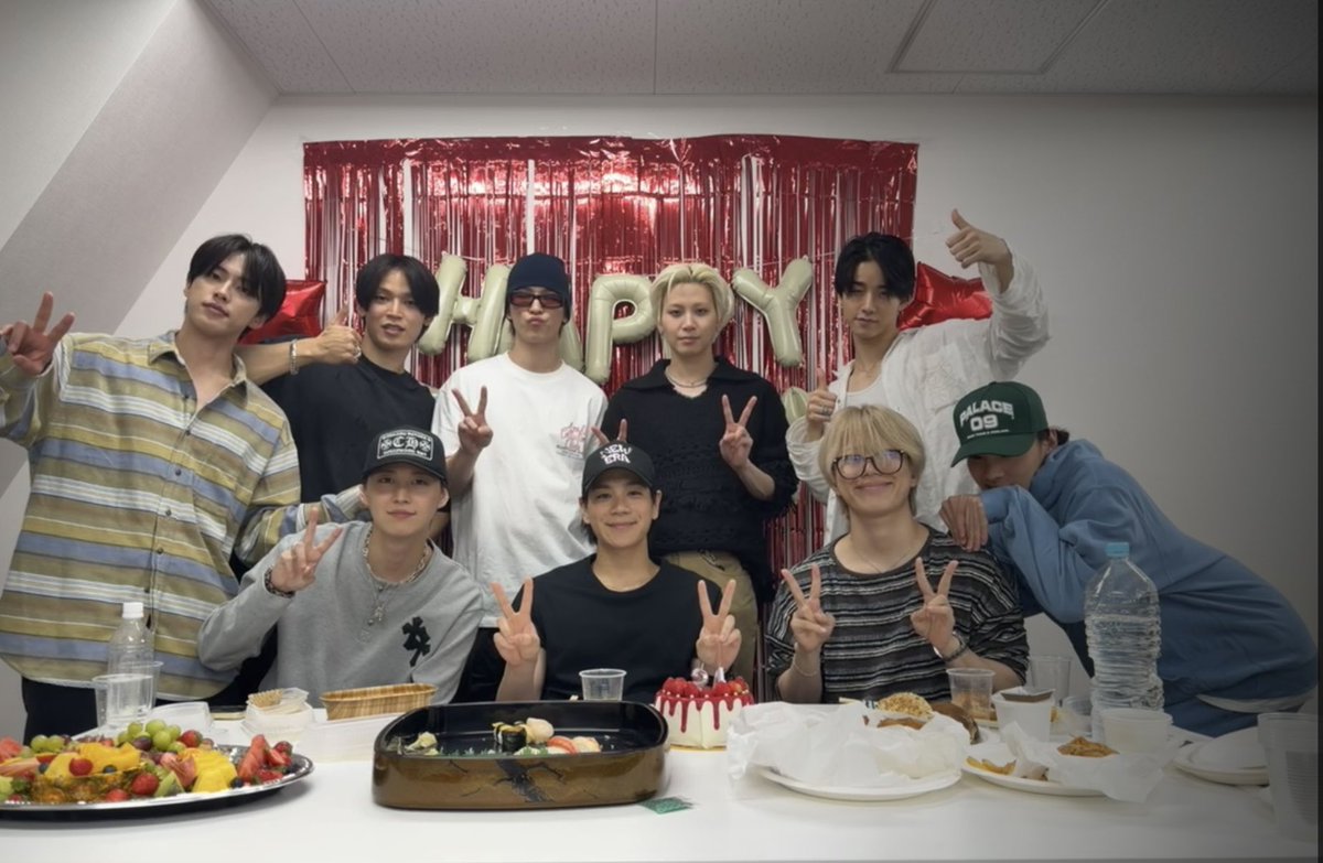 310__k5's tweet photo. 9人みんなで楽しそうに話してる姿見れただけで幸せт_т♡💘
まめちゃんおめでとう⌣̈👍🏻 ̖́- https://t.co/oeaWAtaeL4