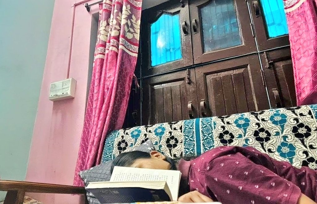 unfilteredArika's tweet photo. ख़ुशी तब मिलती है जब हम उसे ढूंढ नहीं रहे होते।🪷
.
.
#DivyaPrakashDubey
#CurrentRead #Evening_Time https://t.co/bQLOjeK1o4