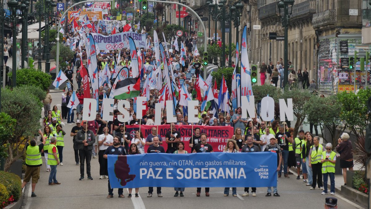 gzcontraaotan's tweet photo. En medio da exaltación españolista e militarista de hoxe en #Vigo, o noso pobo demostrou máis unha vez a súa posición histórica a favor da paz, do antiimperialismo e da soberanía dos pobos. #GalizaPolaPaz https://t.co/xbb3Zv3AjI