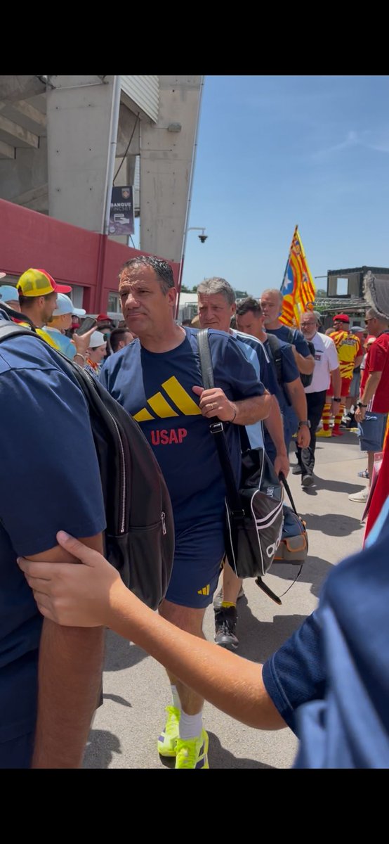 usapinside's tweet photo. 🔴 Arrivée des joueurs en image pour ce dernier match face au Castres olympique 🟡 https://t.co/yNvewTbR6M