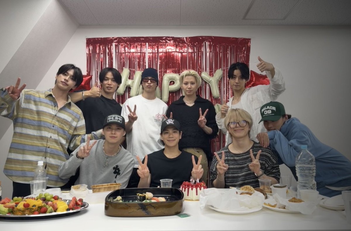 _iseimame_'s tweet photo. 久しぶりにメンバーみんな揃って嬉しいまめかわいすぎた😌💘
改めてお誕生日おめでとう‼️
まだまだフレッシュに行っちゃってください‼️
マラソン出るなら応援に駆けつけます📣🏃‍♂️

#豆原一成 #JO1 #HappyMameDay ♥️ https://t.co/xBZEsuAWIR