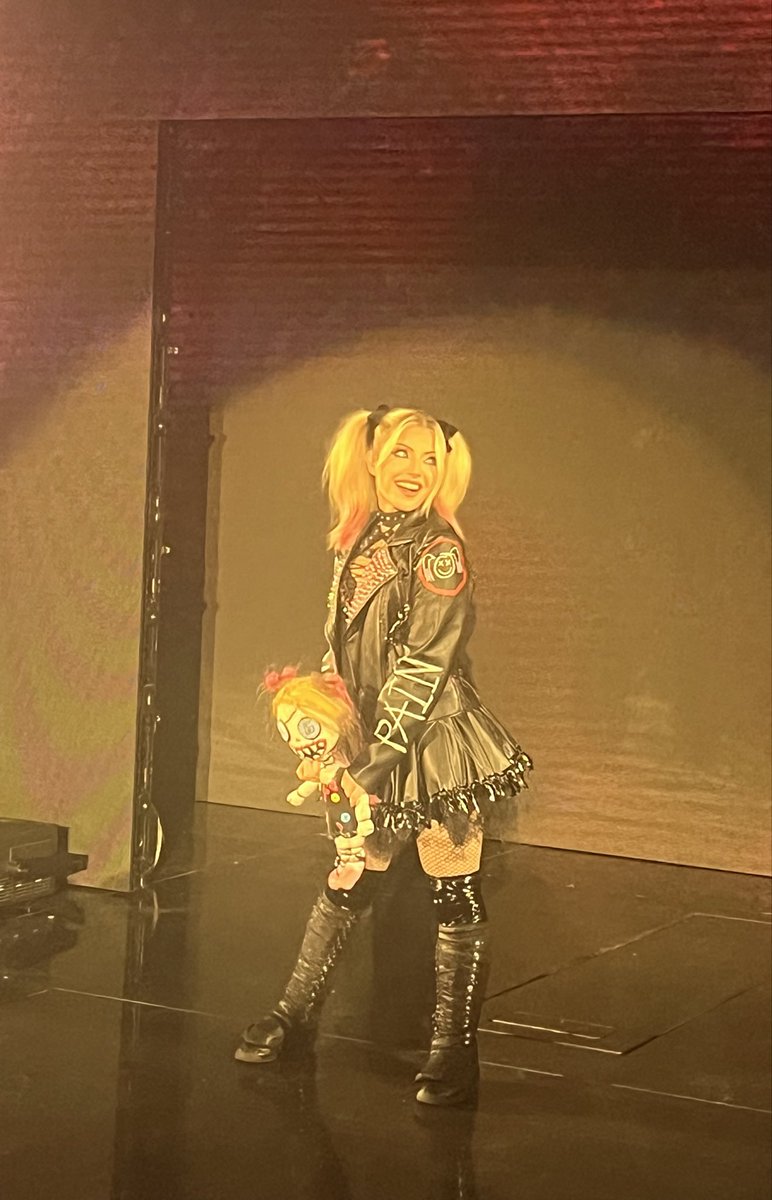 aviscioni's tweet photo. Just an @AlexaBliss_WWE appreciation post 

Thanks for all you do in and out of the ring for us fans. You’re more appreciated than you think 😁 https://t.co/KG4kKQfe8t