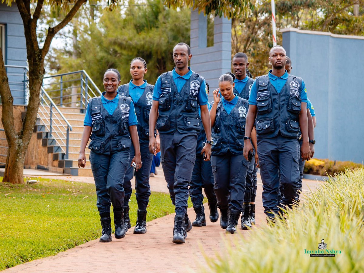 RwandaHills's tweet photo. 🔴 Urubyiruko rwo mu nzego zitandukanye, harimo n’iz’umutekano, rwitabiriye Ihuriro “Igihango cy’Urungano” 🤝🇷🇼

#Rwanda #Kwibuka32 #YouthEngagement 🇷🇼 https://t.co/2czPJlzK3R