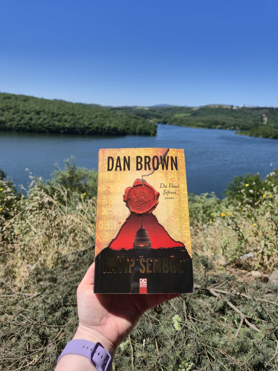 AURORAAART's tweet photo. Dünyanın anlamının farkına varmadan dünyada yaşamak, kitaplara dokunmadan büyük bir kütüphanede dolaşmaya benzer.

#DANBROWN #KAYIPSEMBOL https://t.co/ppouJ9lAwI