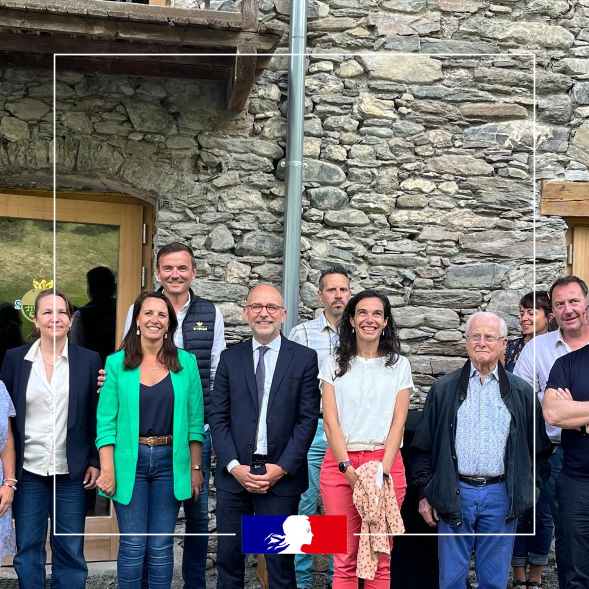 Prefet05's tweet photo. 🥔➡️🥃 De la pomme de terre du Queyras aux spiritueux d’exception.
Visite de la distillerie de Saint-Véran : plus de 2 M€ investis, jusqu’à 6 emplois créés et déjà plusieurs récompenses. Prochain défi : un whisky élaboré à partir de seigle du Queyras.

#HautesAlpes #Queyras https://t.co/JhddCCDrDf