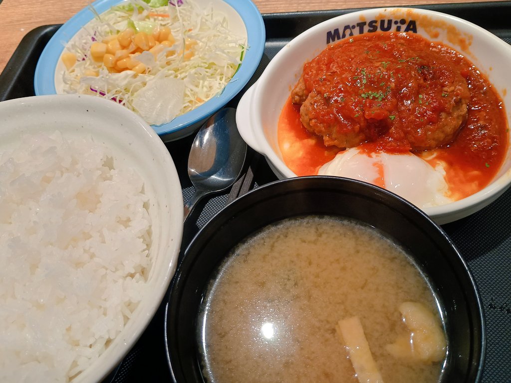 elec_b's tweet photo. うまトマハンバーグが、どーーしても食べたくて来てしまいました https://t.co/xcIdzI2jiv