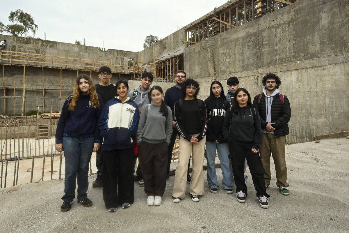 CopesRoberto's tweet photo. 🚧 Con pasantes de la Escuela Técnica N°2 de Villa de Mayo recorrimos la construcción del Teatro Municipal y hablamos de su importancia en torno a la creación del Distrito Malvinas.

Te cuento más acá: https://t.co/8i9bhmbJs7.

@Nardini_Leo
@munimalvinas
@luisvivona https://t.co/pPbZ8JaA1O