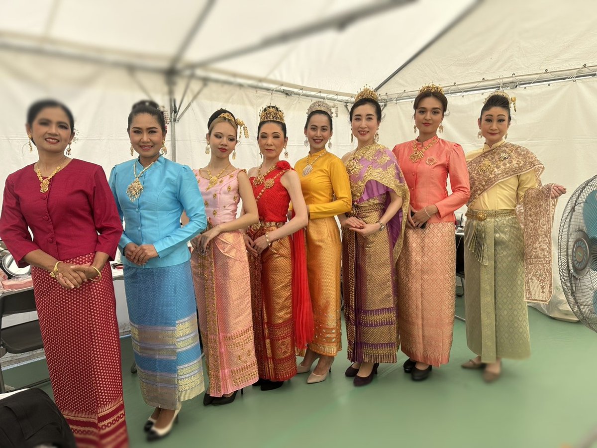 ChisaRusie's tweet photo. ファッションショーの方は、メイクで🇹🇭タイ人にしてもらいました🤭

近江高等学校吹奏楽部の🇹🇭タイの楽曲生演奏で舞台に立たせていただいて、光栄でした✨

協力くださった皆さま、コップンカーขอบคุณค่ะ🙏💕 https://t.co/pTMywuf0bQ