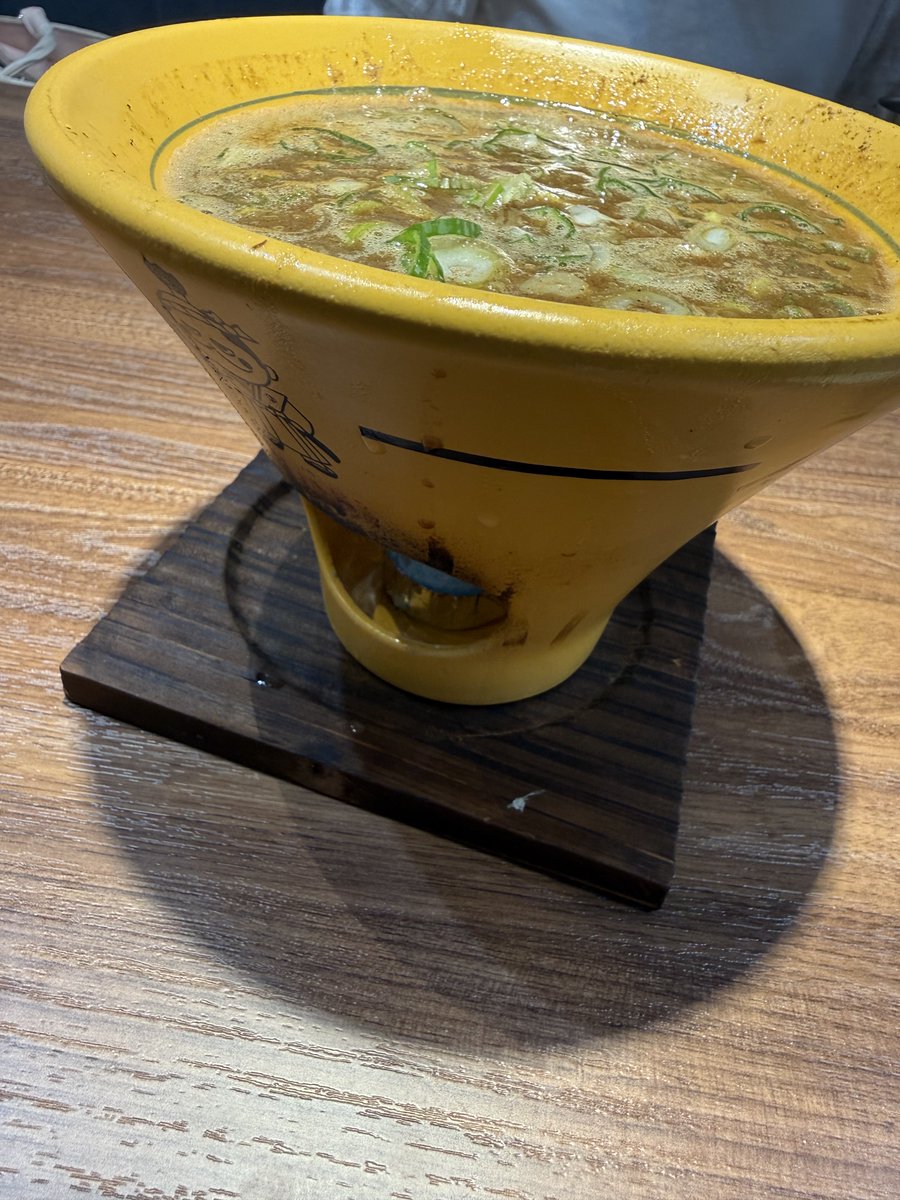 riyo_1012's tweet photo. ま？
つけ麺頼んだら固形燃料ついてきた
最後まで熱々のスープで食べれそうで嬉しい
#との丸家山形 さん https://t.co/XnJBMLPdXv