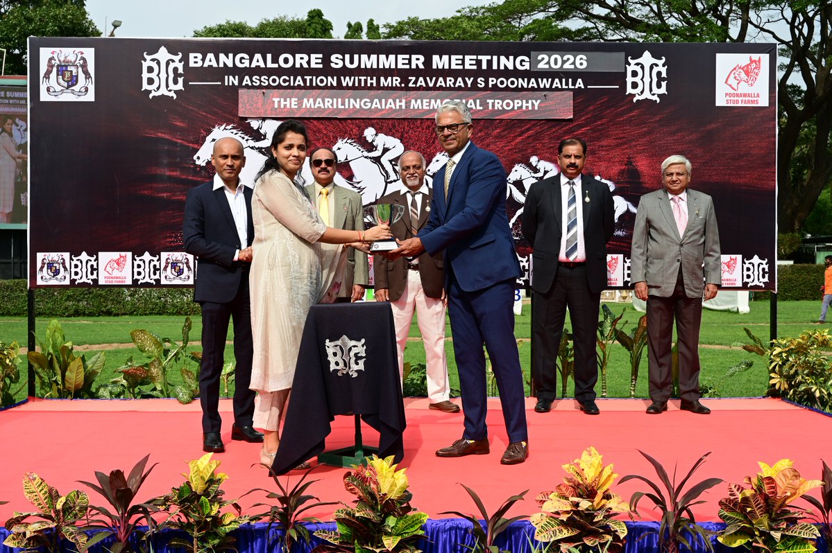 BTCINFO5's tweet photo. THE MARILINGAIAH MEMORIAL TROPHY
WINNER :SPLENDID DREAM
TRAINER : S.S.ATAOLLAHI
JOCKEY :  AKSHAY KUMAR
OWNED BY : M/s. DT RACING &amp; BREEDING LLP
CUP PRESENTED BY : Mrs. K.S.SINDHURI MURTHY https://t.co/Nlxuyxhnig