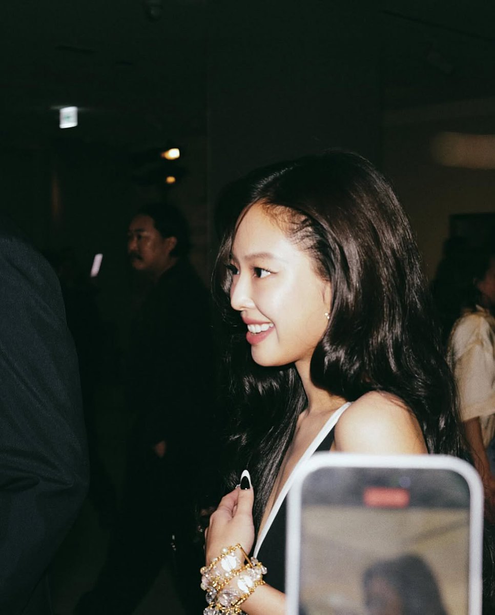 JENNIE NEWS tweet media