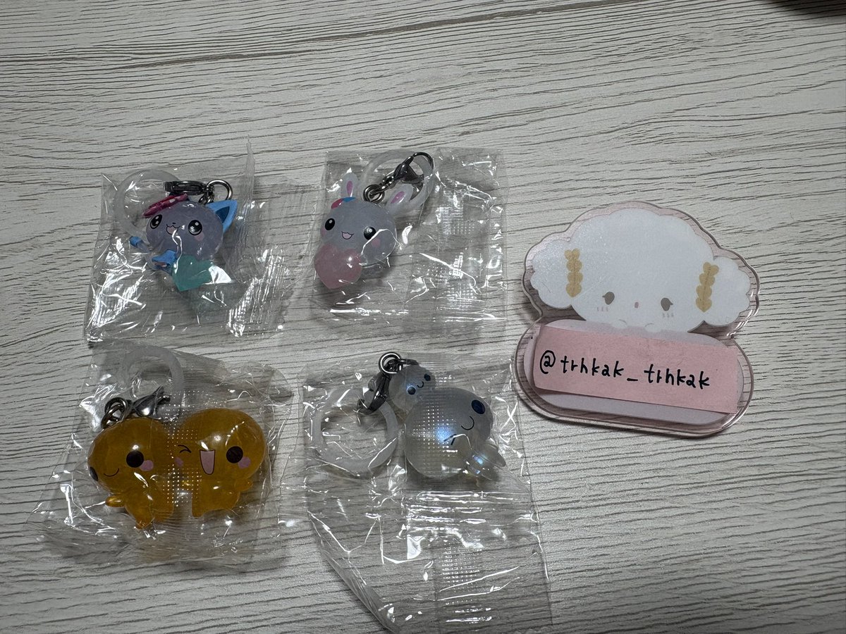 trhkak_trhkak's tweet photo. 【交換】平成ファンシーキャラクターズ めじるしアクセサリー ガチャガチャ

譲：ぷくぷくあわわちゃん、なっとうちゃん、まじかるみゅーちゃんB、フワフワらびちゃんA

求：フワフワらびちゃんC＞A
2点決まり次第定価＋送料

平日18時～19時の間で横浜お手渡しまたは郵送交換希望。 https://t.co/dTBIRNixoE
