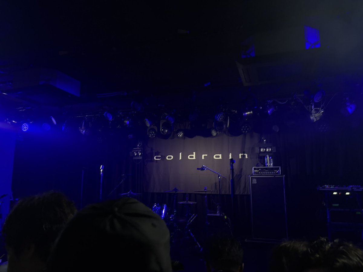 takecoldrain's tweet photo. この熱量の高さとメンバーとの近さを感じて47ツアー来たな〜ってより一層実感🙂‍↕️
小箱で見るcoldrainにやみつきなんです〜 https://t.co/ji4eDNH0L1