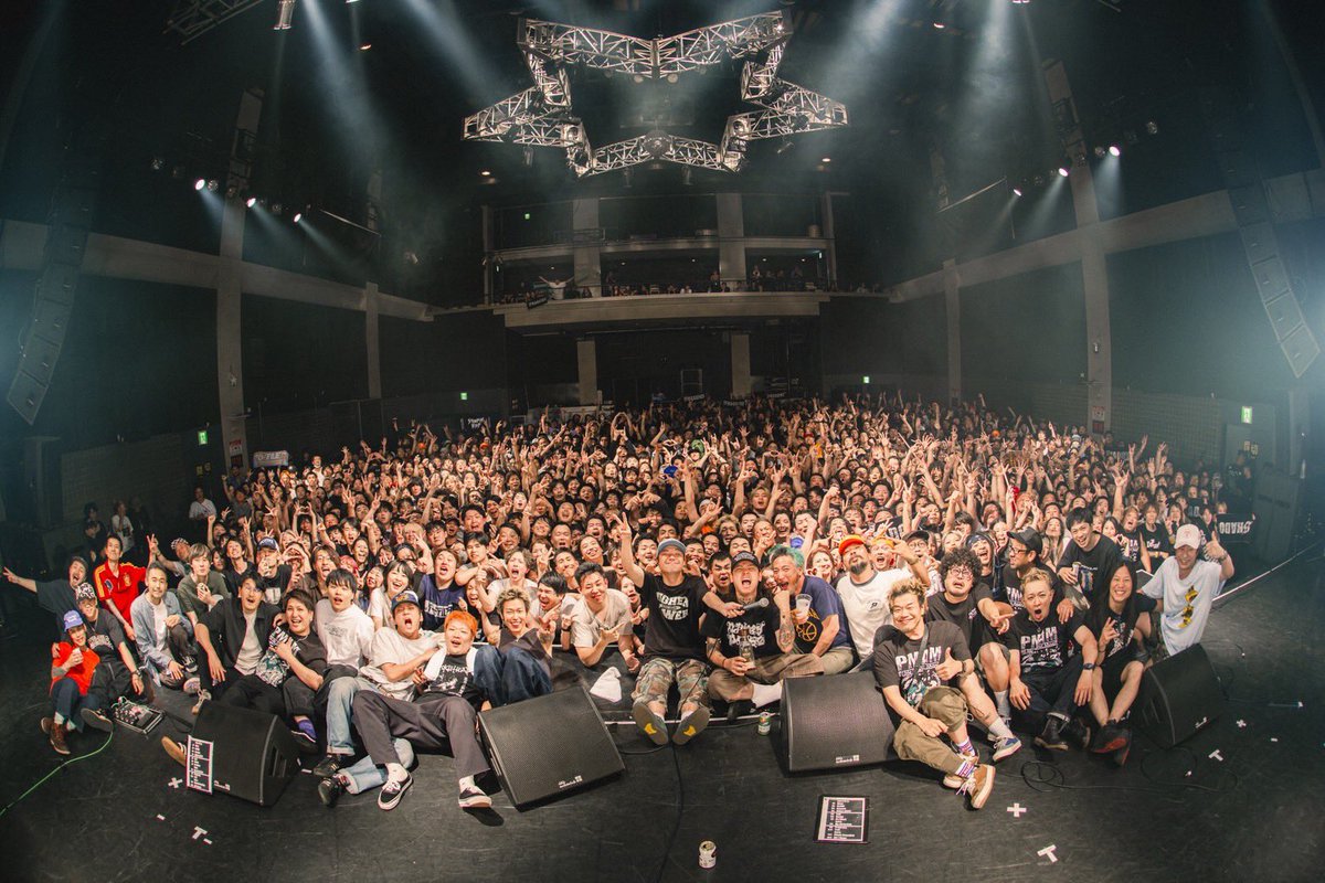 riko_de8's tweet photo. PMAM、SHADOWSありがとうございました！！
本気でカッコいいバンドしかいない1日に、OwLでステージに立てたこと誇りに思います！
こっからはうちらが繋いでいくために、死ぬ気でやるだけ！！！！

出会ってくれたみんなも、またライブハウスで待ってます！

1枚目 @naoto_iwabuchi_ 
他 @shunnn_shunn https://t.co/uSHaZS2yRS