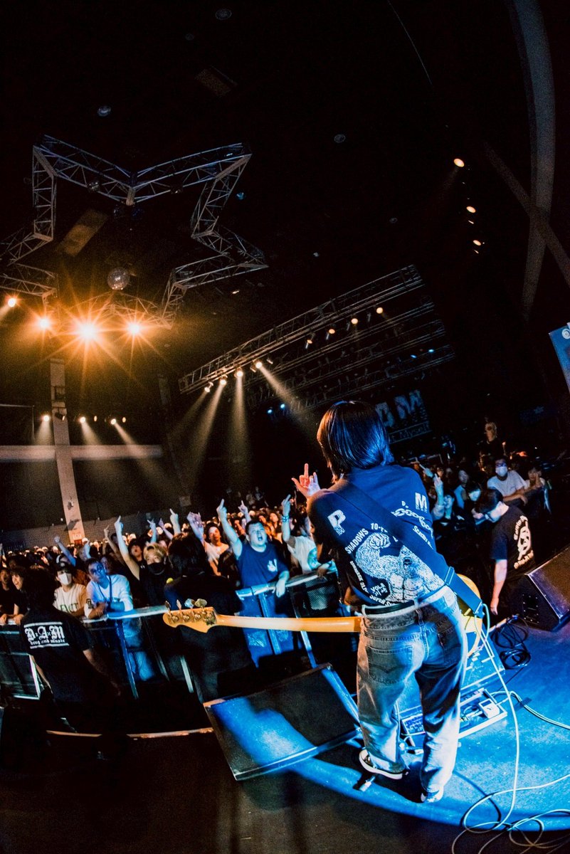 riko_de8's tweet photo. PMAM、SHADOWSありがとうございました！！
本気でカッコいいバンドしかいない1日に、OwLでステージに立てたこと誇りに思います！
こっからはうちらが繋いでいくために、死ぬ気でやるだけ！！！！

出会ってくれたみんなも、またライブハウスで待ってます！

1枚目 @naoto_iwabuchi_ 
他 @shunnn_shunn https://t.co/uSHaZS2yRS