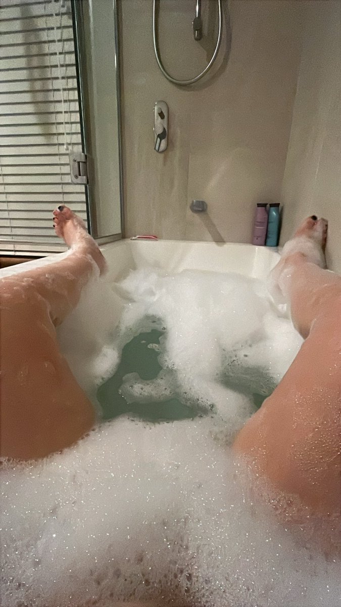 katie_pilot's tweet photo. You between my legs 💋😘🛁 #creatingcontent #onlyfans #naughtygirl #girlnextdoor link in bio 🤍 https://t.co/BLZ5Ud3tUH