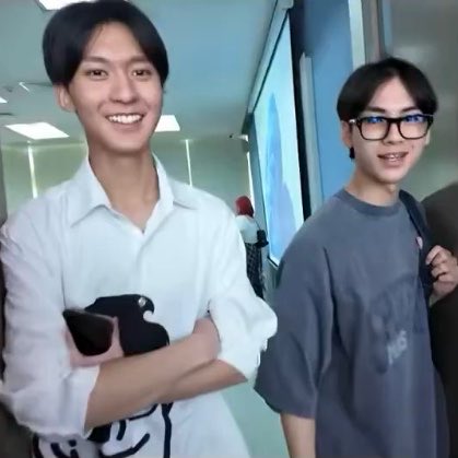 lindasoleii's tweet photo. ไปเรียน                                  ไปทำงาน https://t.co/N6J3UHeyu4