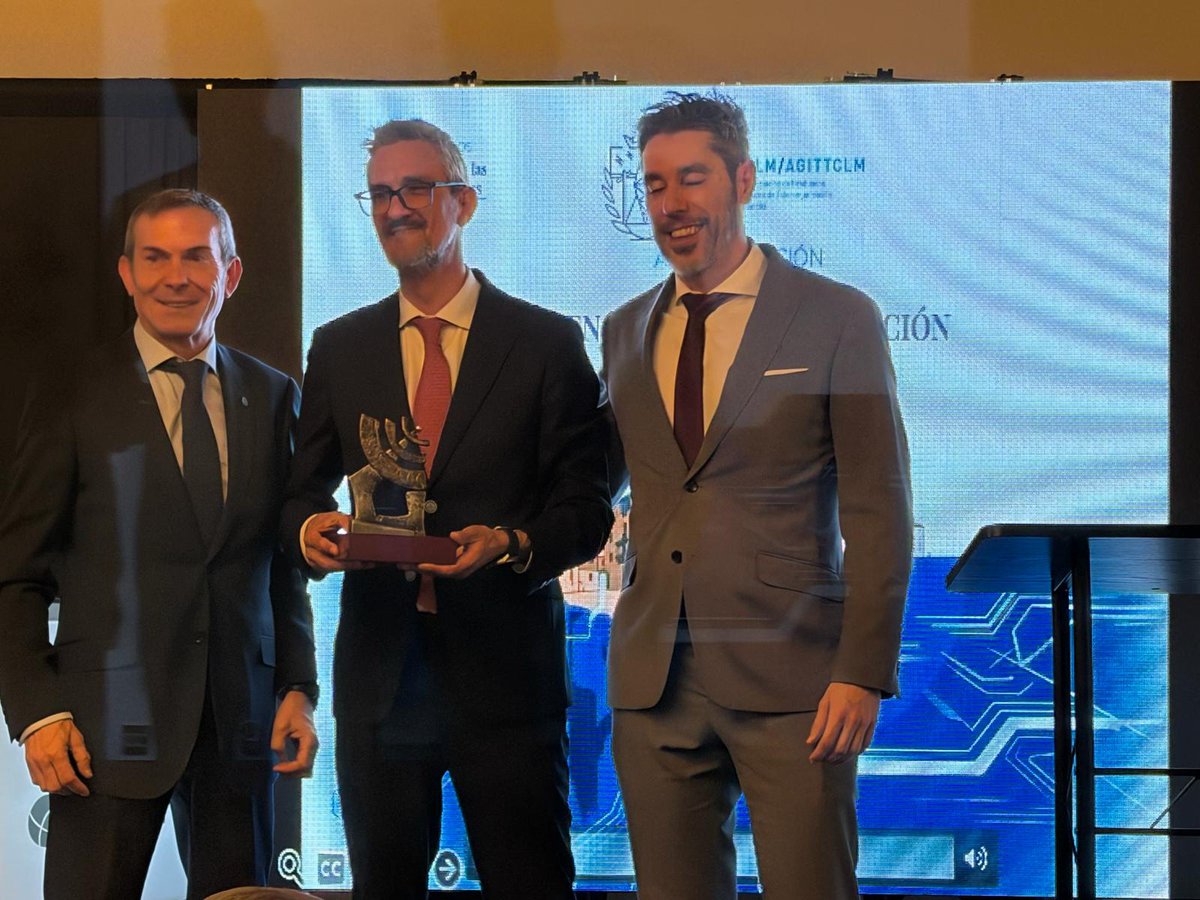 HaciendaCLM's tweet photo. 🏆La #Agencia de #TransformaciónDigital de #CastillaLaMancha y el foro #FiveCLM, premiados por el Colegio de Ingenieros Técnicos de Telecomunicaciones de CLM #COITTCL 

🌀En la VI edición de los #Premios #Impulso a las Telecomunicaciones.

ℹ️
https://t.co/y8AJjlfx9W https://t.co/yqBYpkTeG3