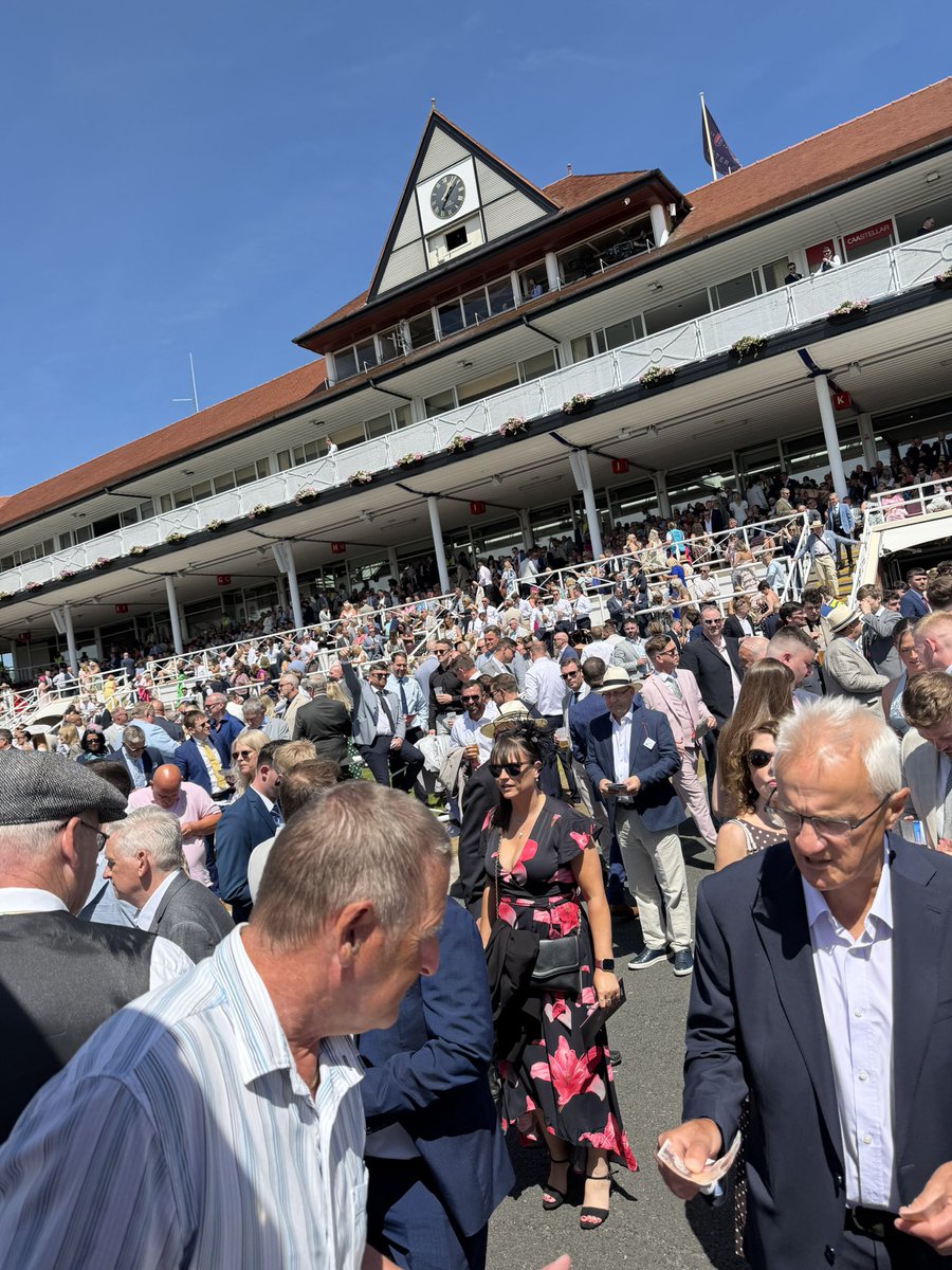 RacingReporting's tweet photo. Great to be at a sun soaked @ChesterRaces for Roman Day. Zoom in to see the great @SimonHolt3 in the comms box. #COMERACING https://t.co/DS2RHKiYoY