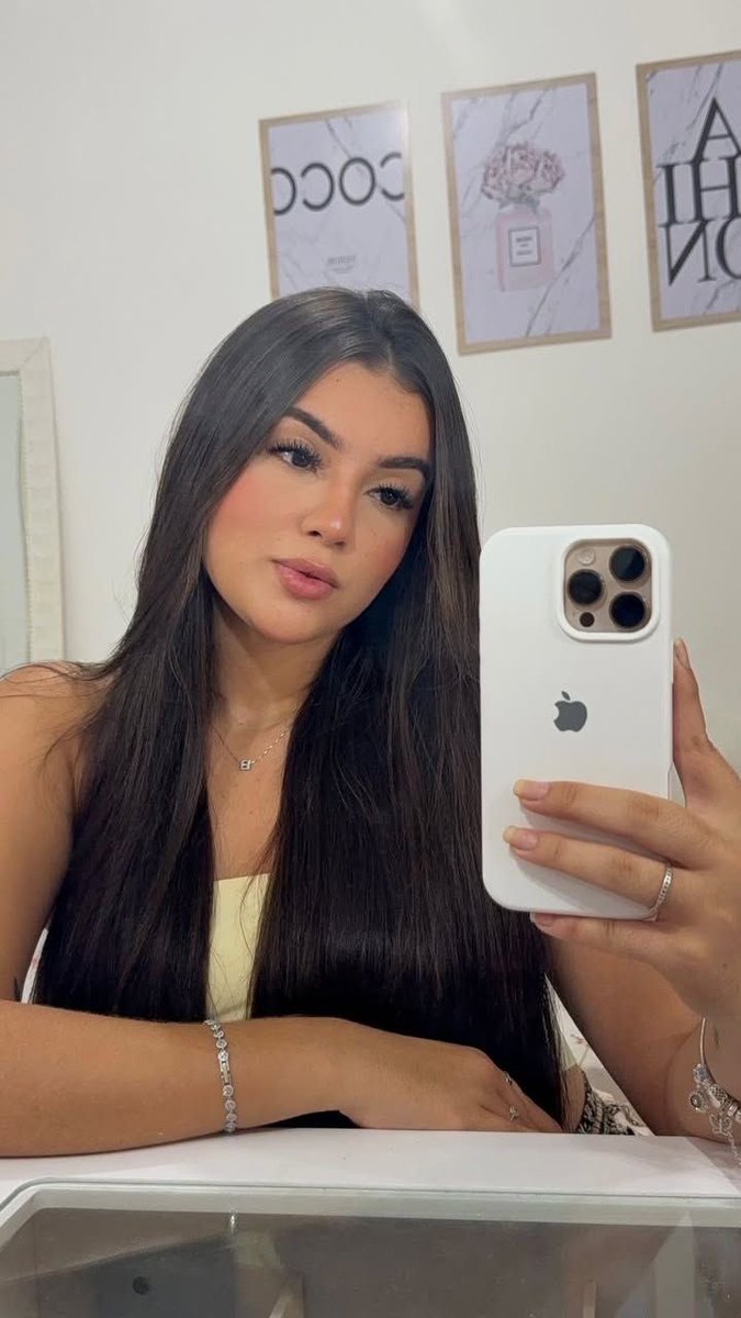 Júlia tweet media