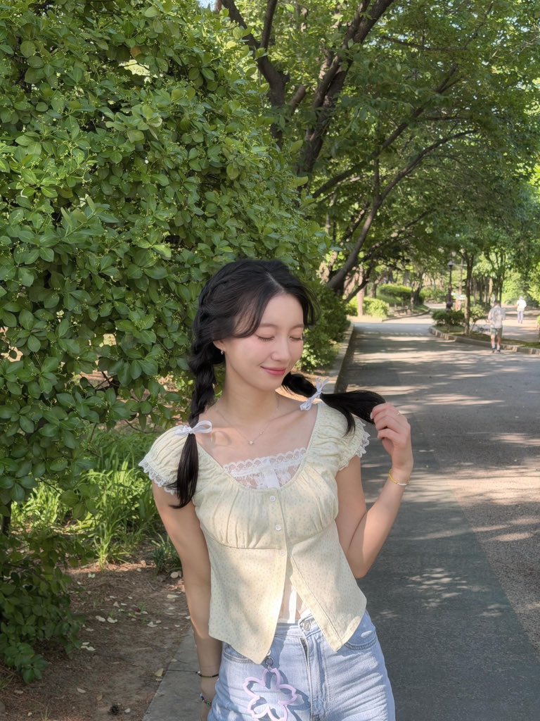 Yubin_archive's tweet photo. 260530 윱스타그램 #유빈 

여름이 들려☀️🍉⛱️🐚 https://t.co/z6FXPoHSW7