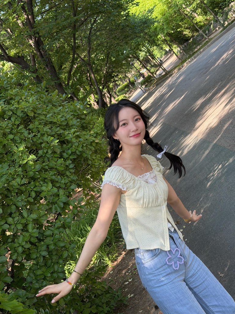 Yubin_archive's tweet photo. 260530 윱스타그램 #유빈 

여름이 들려☀️🍉⛱️🐚 https://t.co/z6FXPoHSW7