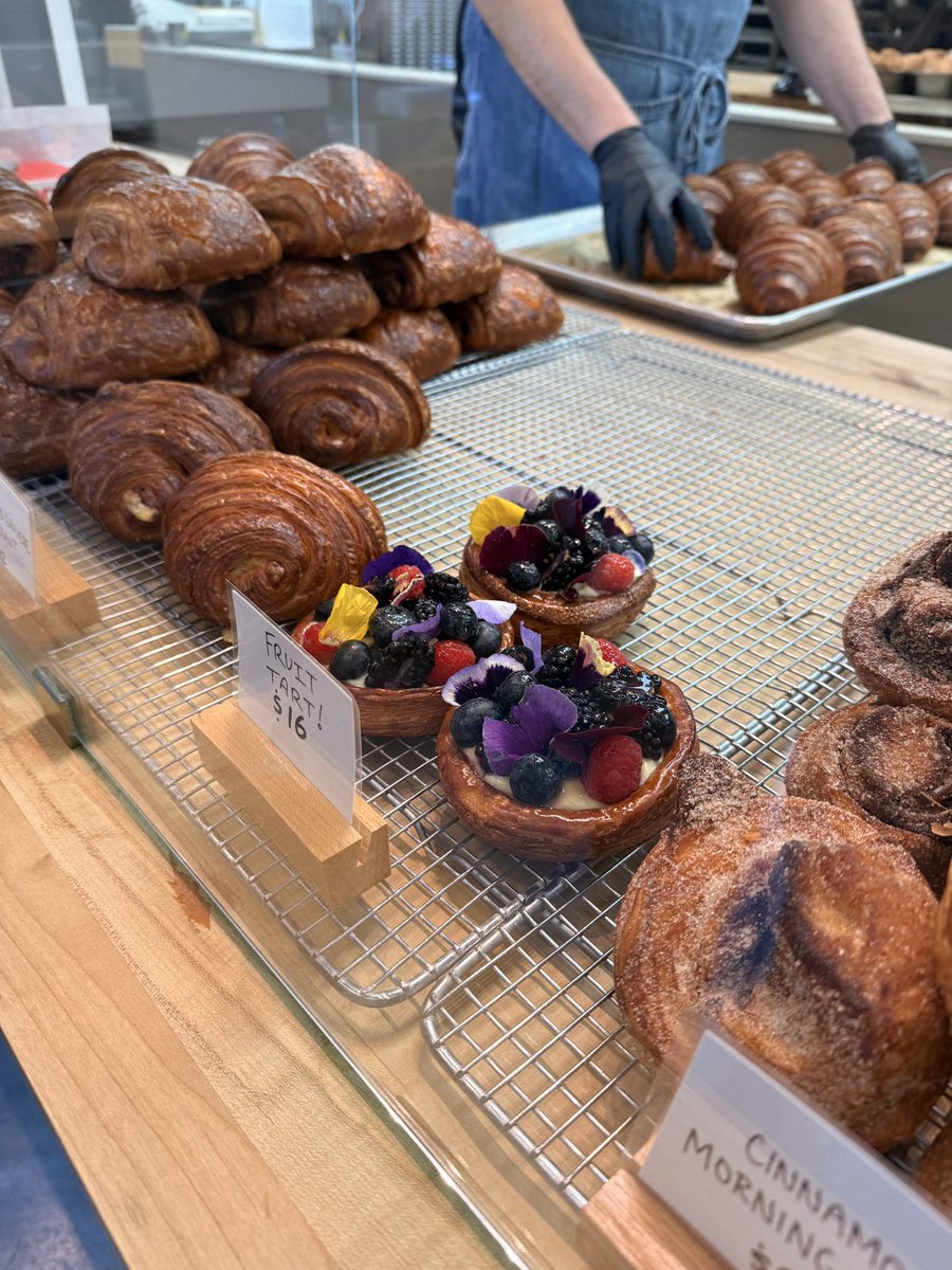 Mighty_LR's tweet photo. The best baker in the world is in Columbus, OH and I spend an obsence amount of money when I am here but LOOK AT THIS 😍🤤 https://t.co/uJTjiHwU7e
