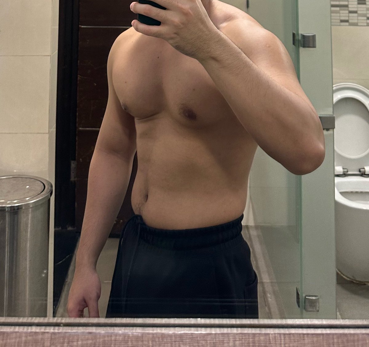 Divo1765100's tweet photo. Chest day feels so good 🤤 https://t.co/tgKs2AZnKF