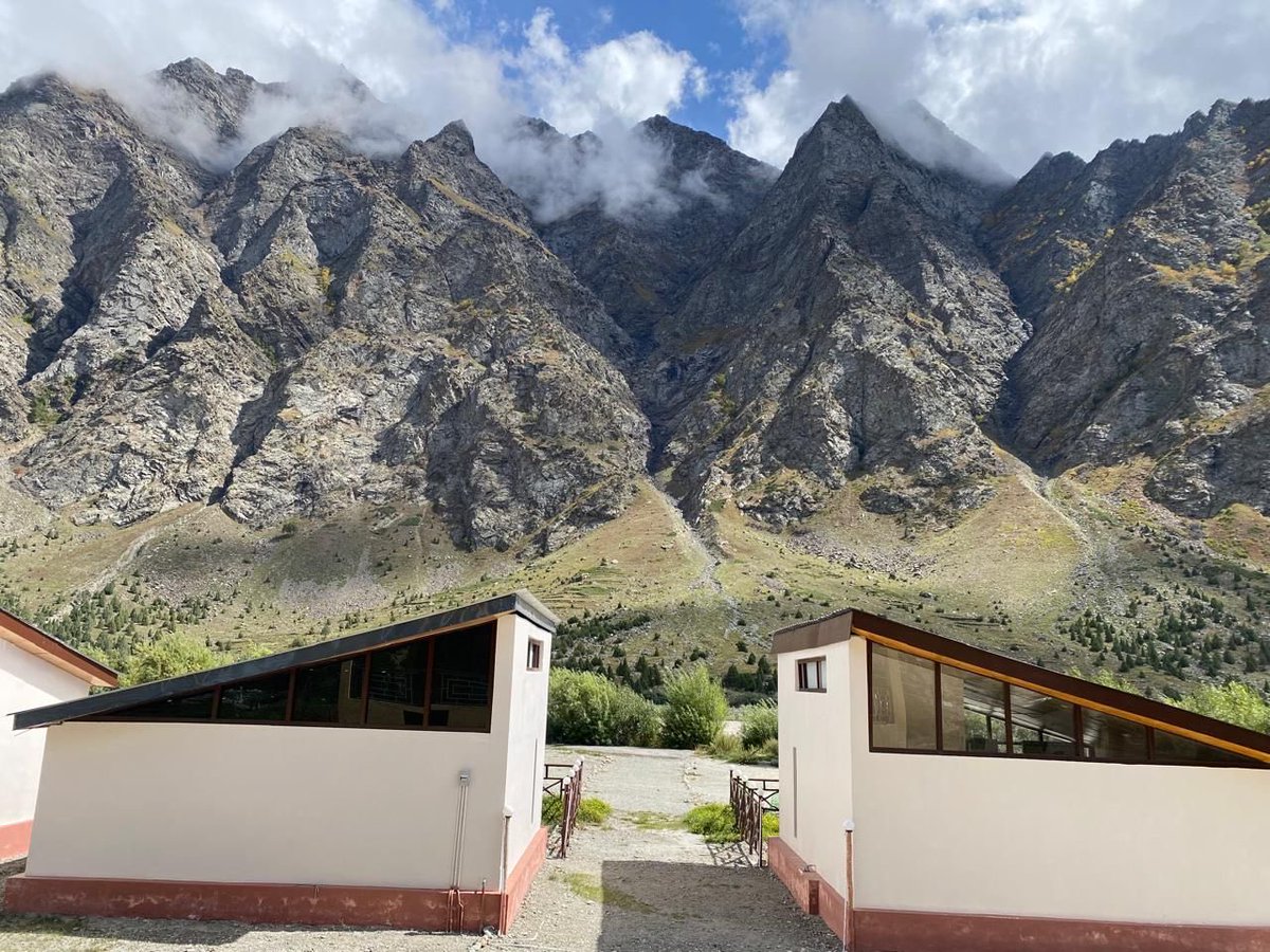 RouteBreakers1's tweet photo. Family Tour Packages to Himachal Pradesh 😍

Special discounted price for limited time period.!

From booking warm and exotic resorts to arranging comfortable means of transport.

 To book your Travel Package with us call now 📞

      https://t.co/wbL80MZ1l1 https://t.co/J7qPHpONEY