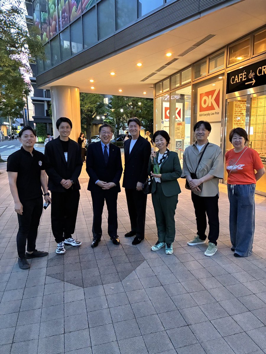 OminoYasuhiro's tweet photo. ＃能登の復興マルシェ  が東京武蔵野ロータリークラブ主催で開催されました。

私は第二部のトークショーからの参加で、#福田かおる代議士　も参加されました。

能登半島地震で酒蔵が大被害を受けた鶴野酒造店さんと同じく被災した福光屋さん、そして武蔵野市で二つの造り酒屋を支援している大阪屋さんのトークショーでした。

石川県の造り酒屋が助け合って酒造りを守っている話は本当に感動でした。

能登半島の様々な物品を購入することも東京に住む私たちができる支援です。一日も早い復興を心からお祈りいたします。
