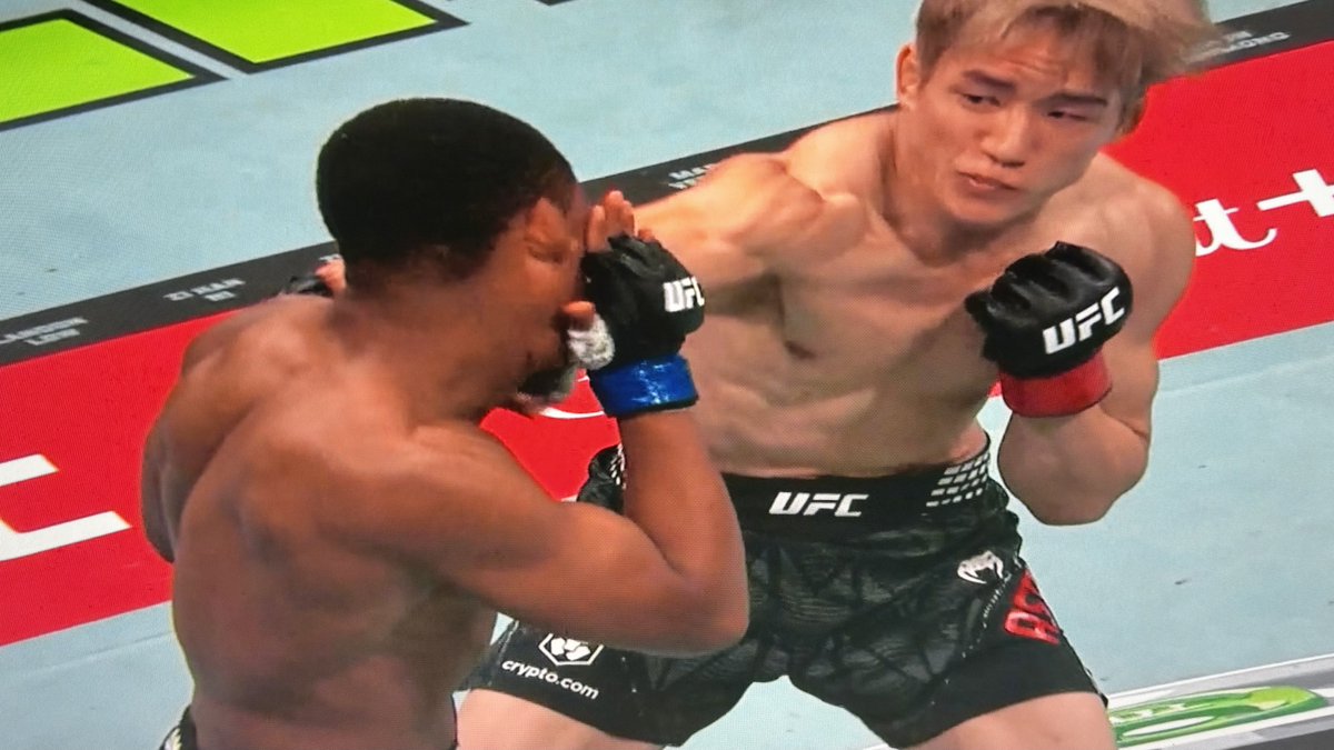 atsusicks's tweet photo. 朝倉海、1ラウンドTKO勝ち！🏅
いや〜良かった〜！！
おめでとう🎊

#UFCMacau https://t.co/ARTQtdlkVo