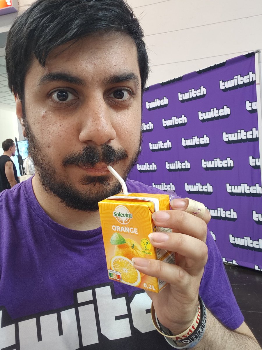 JustEdris's tweet photo. Bestens versorgt hier :3
Bin btw bei Twitch Community MeetUps! :D https://t.co/6M6BtYq99g