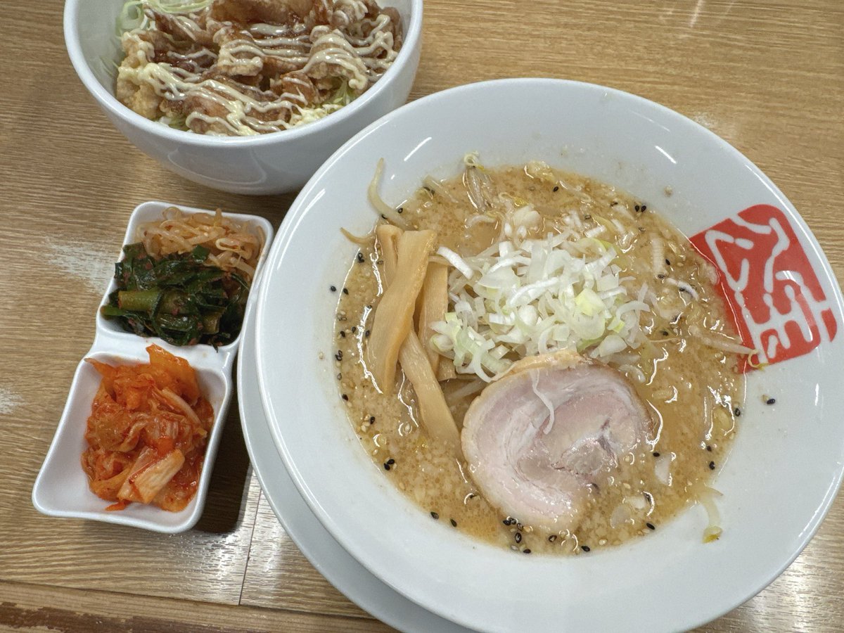 8OSONO's tweet photo. 8分の5味噌こってり&amp;宝介めし
うまーい^_^
ごちそうさまでした！
#岩手県 #盛岡 #宝介 #ラーメン https://t.co/jyVJ5zjbiA