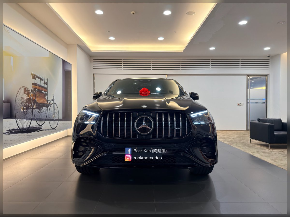 Mercedes_Rock's tweet photo. 🎊 優雅俐落跑旅M-AMG GLE53 Coupe 吉日交車 🎊

強悍的力量輸出，與魅力無限的絕美線條，堪稱性能與美麗的化身，無論何種角度，都令人深陷在其幻想中😍

反應迅速的AIRMATIC氣壓懸吊系統，更讓重量近2.4噸的龐然大物輕鬆過彎與重心改變時穩定支撐💪💪💪

The Best or Nothing

#NotanSUVanAMG https://t.co/Jshu6Tm5EF