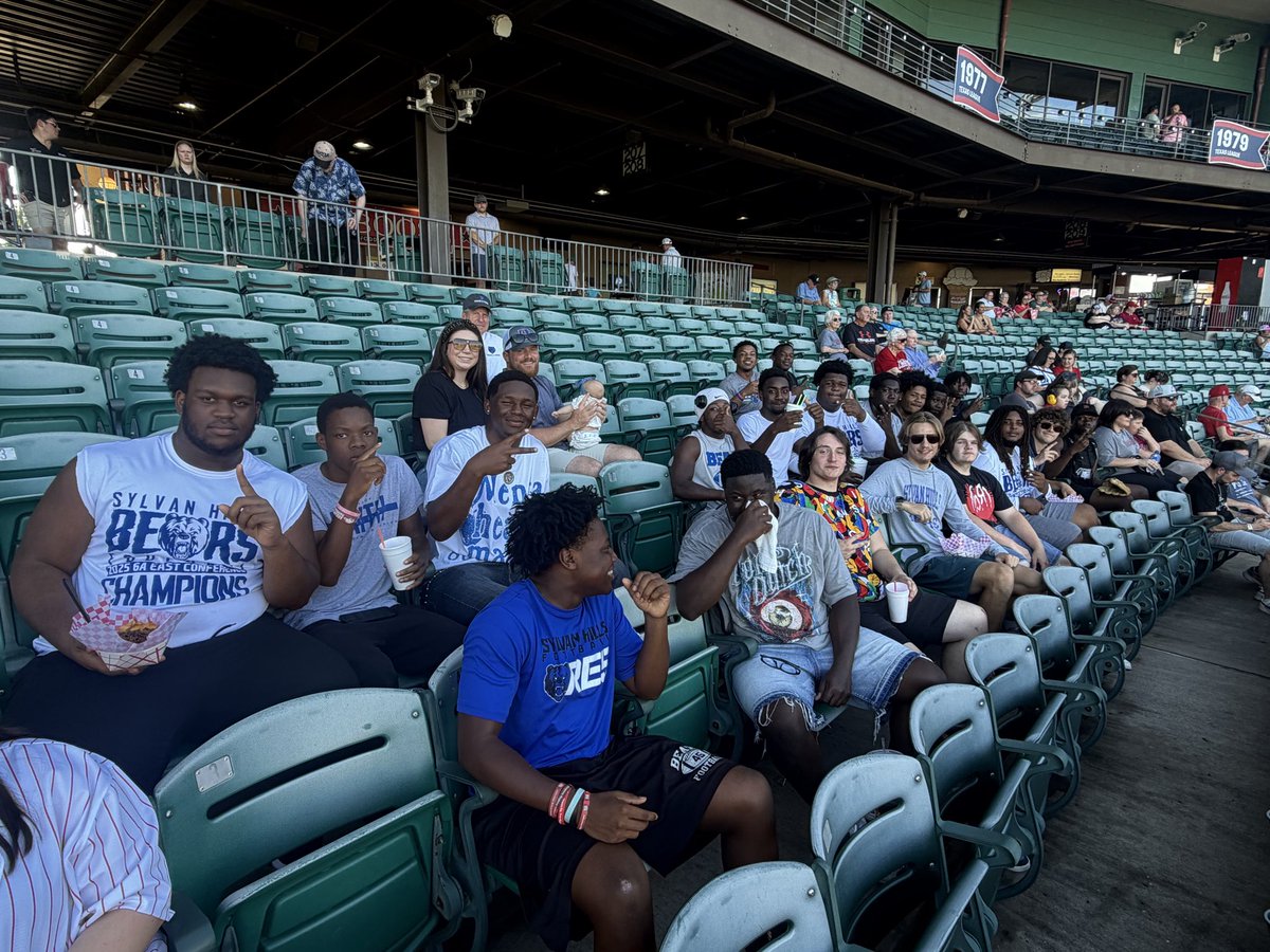 SHBearsFB's tweet photo. Class of 2027 Bear Football at last night’s @ARTravs game! https://t.co/Gm3NVUxjyG