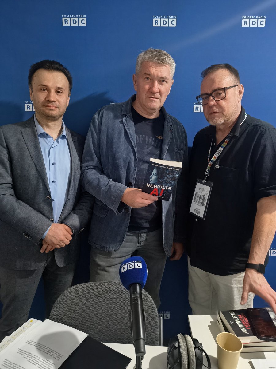 marcinfalinski's tweet photo. Kilka słów o thrillerze szpiegowskim #RewoltaAI z @rafalbarnas2 @rdcpolskieradio. Rozmowę prowadzi @robertluchniak na @tkw_warszawa https://t.co/2K7fNtKqX7