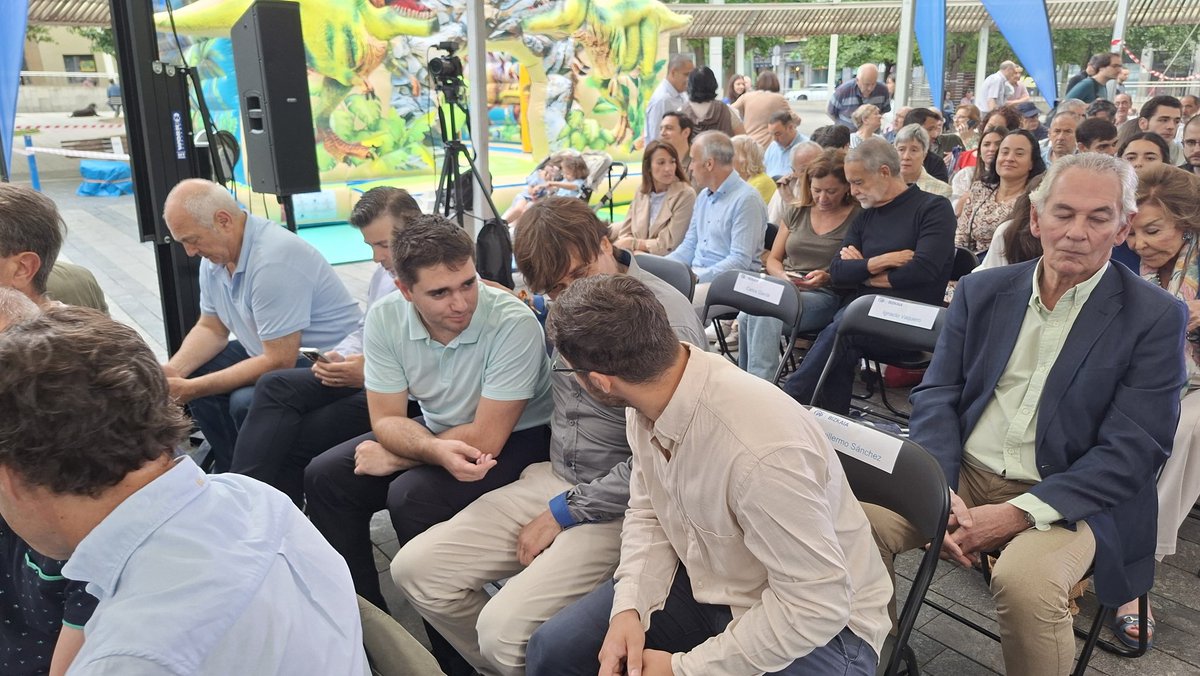 PPdeErandio's tweet photo. Esta mañana nuestro portavoz @Ikeriribarren_ ha acudido al mitin ofrecido por @Mtelladof y @JavierDeAndres_ en #Bilbao.

¡Un acto que ha reunido a numerosos afiliados y simpatizantes para disfrutar de una jornada de homenajes y actividades! https://t.co/JHNEhRMBja