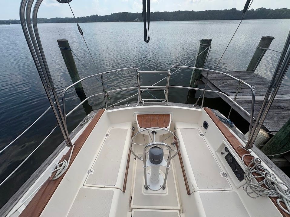 DYCBoats's tweet photo. Recently reduced for fast sale! Sail into your next adventure aboard this beautifully maintained 1986 Island Packet 27 "French Esprit", a true gem in the world of pocket cruisers.  Price $27,000   See more details:  https://t.co/mrphXHiJUa https://t.co/JatKUVzyOF