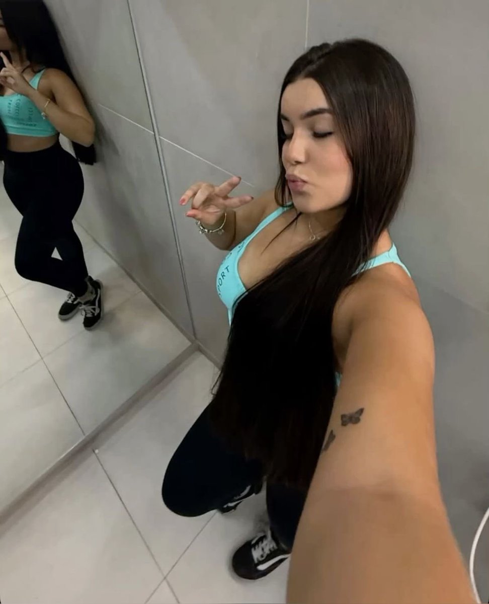 Júlia tweet media
