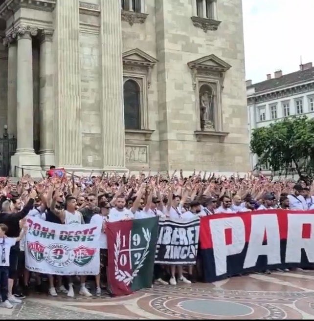 ultras_clips's tweet photo. 🇧🇷🤝🇫🇷 Fluminense fans in Budapest showing massive support for PSG ahead of the Champions League final! Rio and Paris, side by side. ⚪️🔥 https://t.co/3MN7hd6fWz
