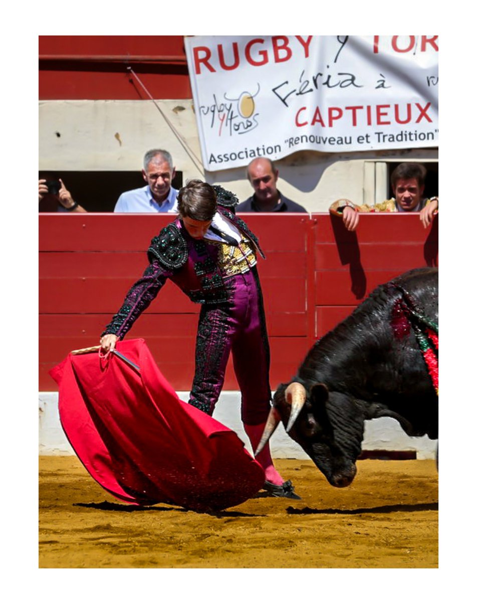 ManuelR39296's tweet photo. 25 de mayo, Vic-Fezensac. Una tarde que marca. Primera oreja en una plaza de primera categoría y el orgullo de alcanzar la final de la novillada. Gracias a la afición francesa por su cariño y respeto. Seguimos persiguiendo el sueño. https://t.co/MpQbVwP3yg