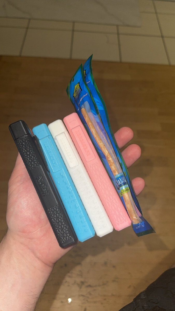 Parfumspacher's tweet photo. Depuis le temps que je cherchais a m’acheter un siwak avec une petite pochette alala merci @norcase_fr c’est exceptionnel !! https://t.co/mZt30a1Drz