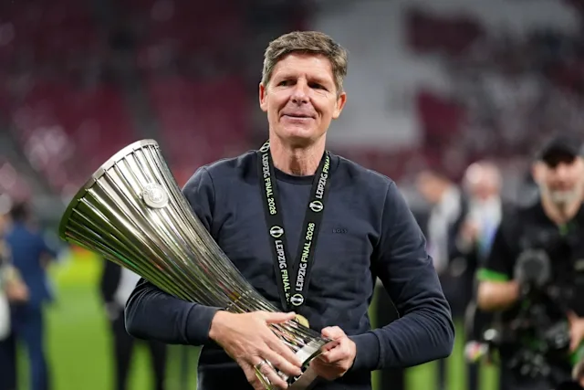 TransferRadarDK's tweet photo. 🇦🇹🧩 Oliver Glasner skal mødes med AC Milan tidligt i næste uge, mens klubben forhandler om at finde en ny cheftræner.

Aftalen med Iraola aldrig var tæt på at falde på plads, på trods af meldingerne. Han har ventet på kaldet fra Liverpool. 

[@FabrizioRomano]

#Glasner #ACMilan https://t.co/W4Vq5VTXbr