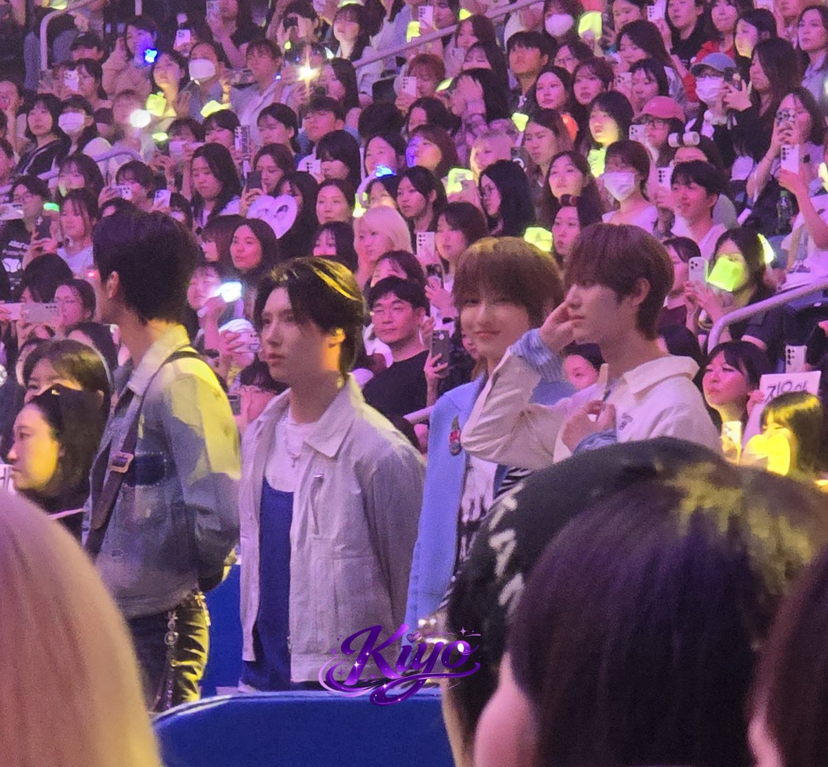 yoonyg0321's tweet photo. 260530 #하츠웨이브 #메가콘 등장 전 https://t.co/66VMtC3hja